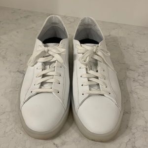 ESSENTIALS Fear of God 
White Tennis Court Low Sneakers